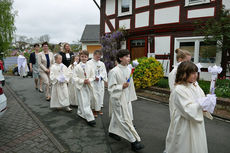 Feier der 1. Heiligen Kommunion in Sankt Crescentius (Foto: Karl-Franz Thiede)